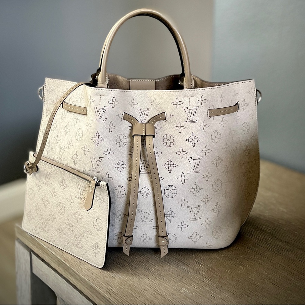 Louis Vuitton Mahina Girolata Galet - Picture 2 of 2